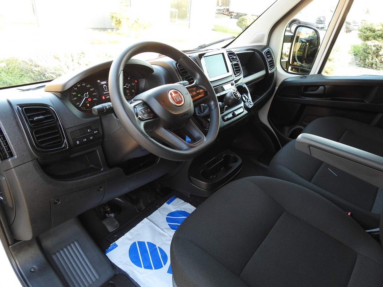 FIAT DUCATO BOX LIFT 8 PALLETS CRUISE CONTROL AIR CONDITIONING 180HP - Volymskåp: bild 2 FIAT DUCATO BOX LIFT 8 PALLETS CRUISE CONTROL AIR CONDITIONING 180HP - Volymskåp: bild 2