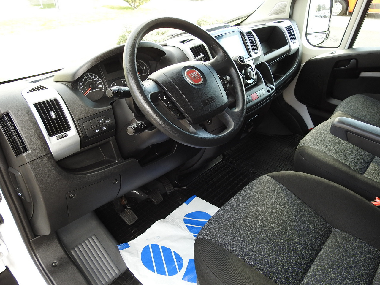 FIAT DUCATO BOX LIFT 8 PALLETS CRUISE CONTROL NAVIGATION LED LIGHTS AIR CONDITIONING 130HP - Volymskåp: bild 2 FIAT DUCATO BOX LIFT 8 PALLETS CRUISE CONTROL NAVIGATION LED LIGHTS AIR CONDITIONING 130HP - Volymskåp: bild 2