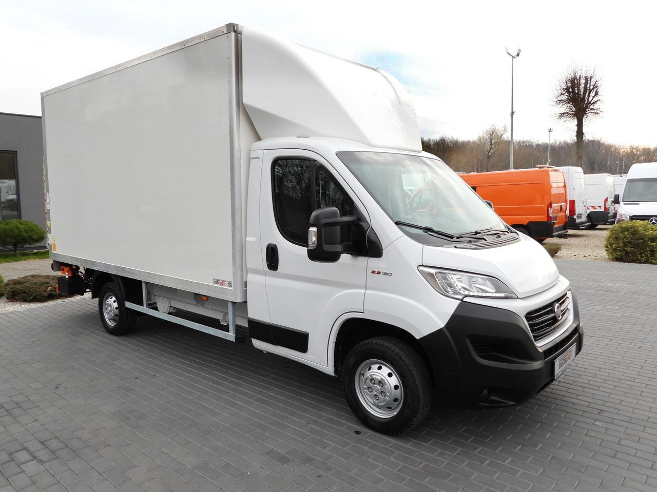 FIAT DUCATO BOX LIFT 8 PALLETS CRUISE CONTROL NAVIGATION LED LIGHTS AIR CONDITIONING 130HP - Volymskåp: bild 4 FIAT DUCATO BOX LIFT 8 PALLETS CRUISE CONTROL NAVIGATION LED LIGHTS AIR CONDITIONING 130HP - Volymskåp: bild 4