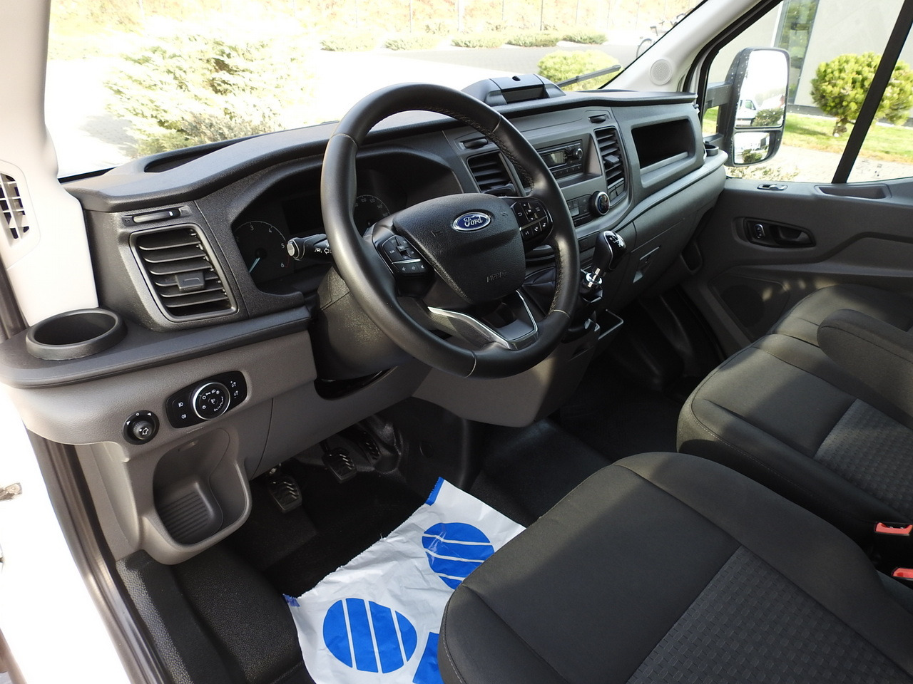 FORD TRANSIT BOX LIFT 8 PALLETS CRUISE CONTROL AIR CONDITIONING 130HP - Volymskåp: bild 2 FORD TRANSIT BOX LIFT 8 PALLETS CRUISE CONTROL AIR CONDITIONING 130HP - Volymskåp: bild 2