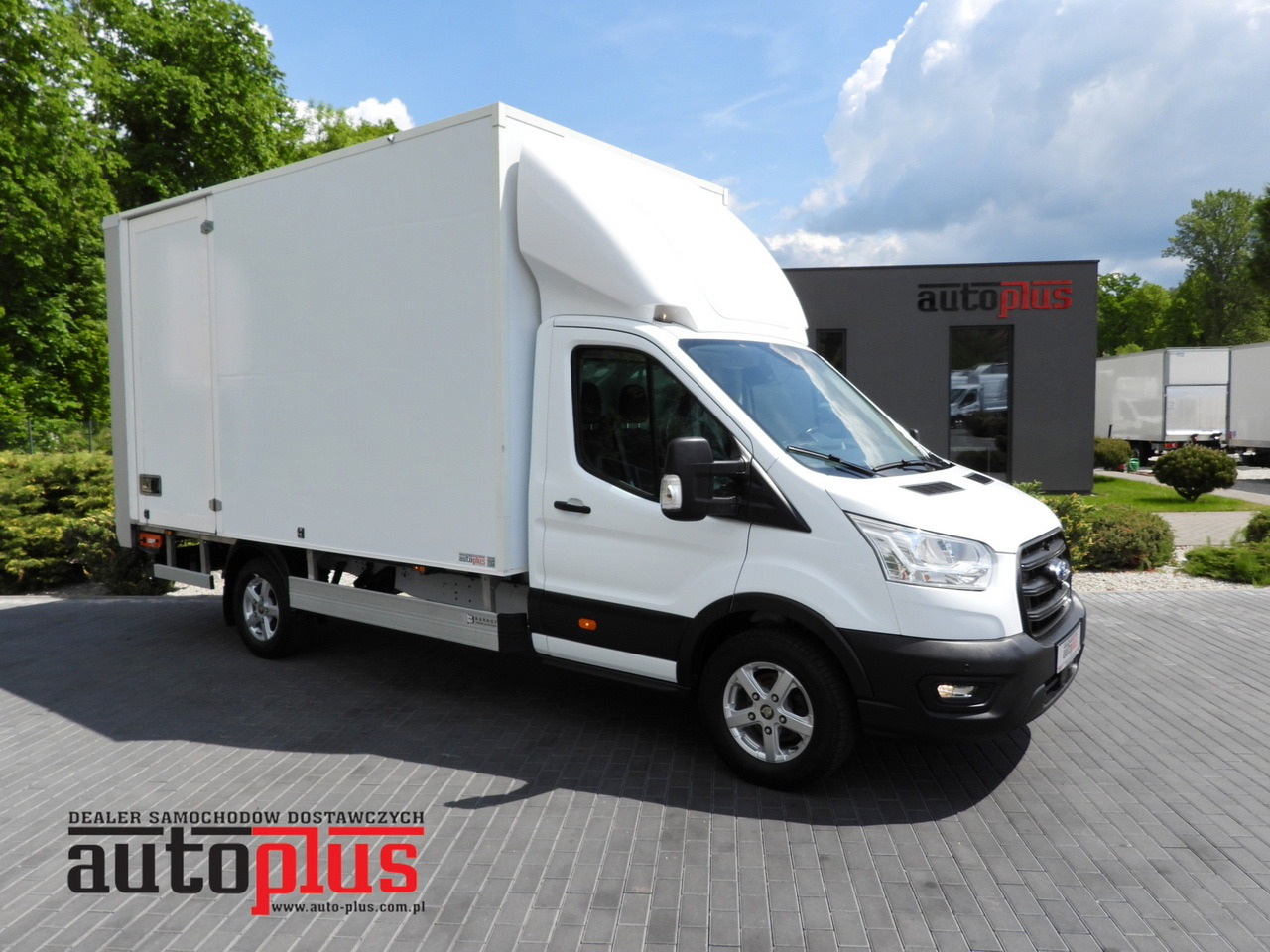 FORD TRANSIT BOX LIFT 8 PALLETS CRUISE CONTROL LED LIGHTS AIR CONDITIONING 130HP - Volymskåp: bild 1 FORD TRANSIT BOX LIFT 8 PALLETS CRUISE CONTROL LED LIGHTS AIR CONDITIONING 130HP - Volymskåp: bild 1