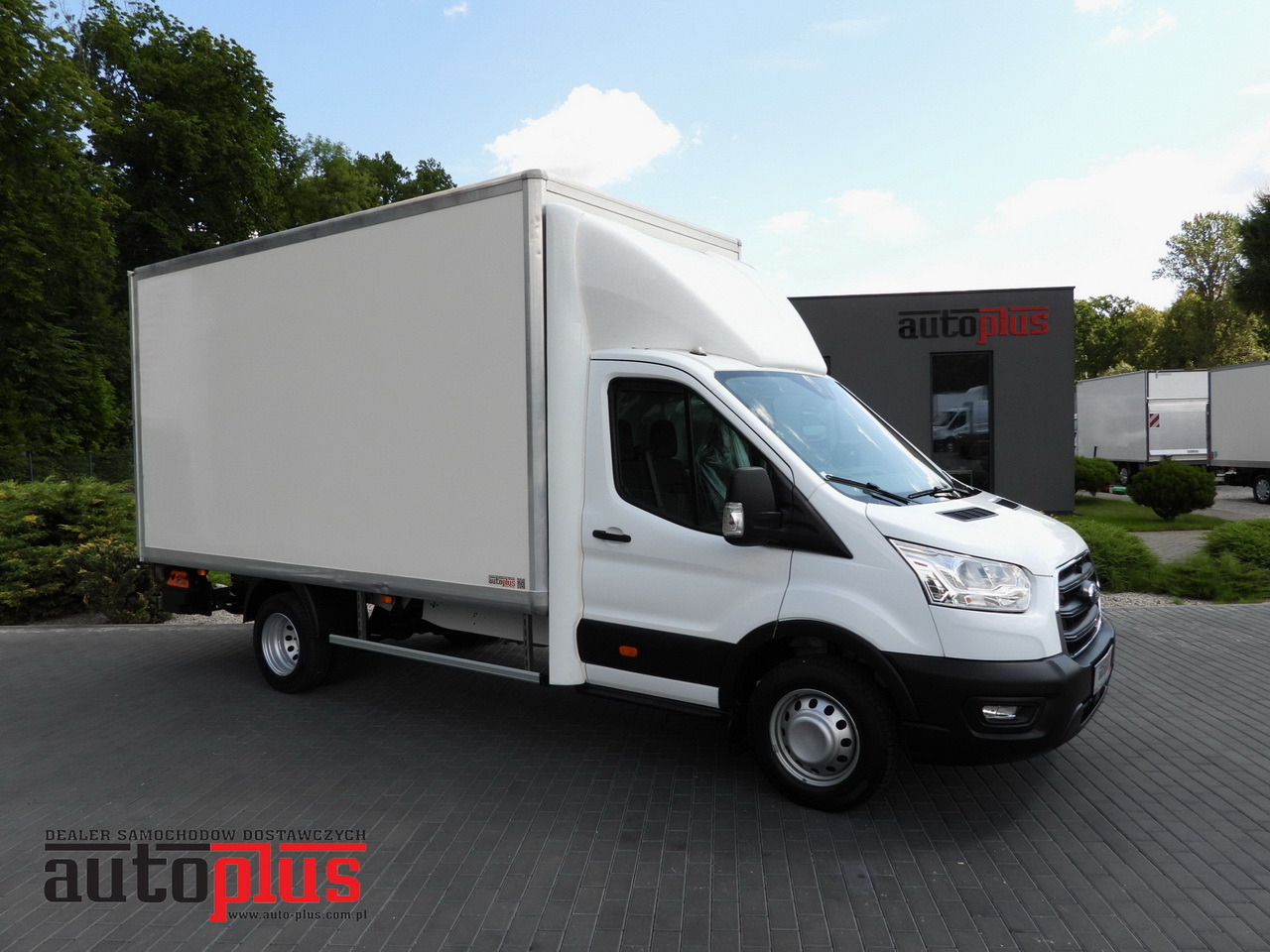 FORD TRANSIT BOX LIFT 8 PALLETS CRUISE CONTROL LED LIGHTS TWIN WHEELS AIR CONDITIONING 130HP - Volymskåp: bild 1 FORD TRANSIT BOX LIFT 8 PALLETS CRUISE CONTROL LED LIGHTS TWIN WHEELS AIR CONDITIONING 130HP - Volymskåp: bild 1