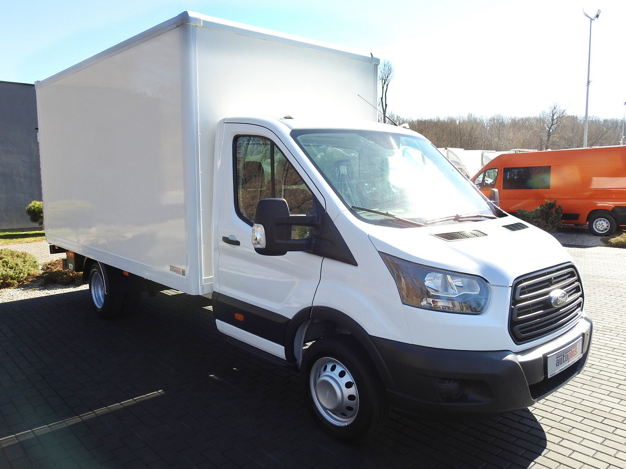 FORD TRANSIT BOX LIFT 8 PALLETS TWIN WHEELS AIR CONDITIONING 130HP - Volymskåp: bild 4 FORD TRANSIT BOX LIFT 8 PALLETS TWIN WHEELS AIR CONDITIONING 130HP - Volymskåp: bild 4