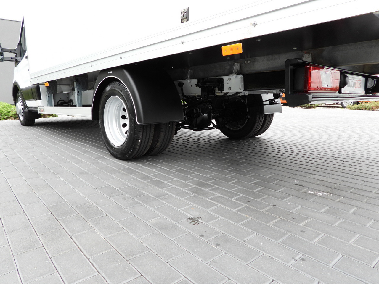 Volymskåp FORD TRANSIT BOX / REFRIGERATOR BOX 5*C / CRUISE CONTROL LED LIGHTS TWIN WHEELS AIR CONDITIONING 130HP: bild 17 Volymskåp FORD TRANSIT BOX / REFRIGERATOR BOX 5*C / CRUISE CONTROL LED LIGHTS TWIN WHEELS AIR CONDITIONING 130HP: bild 17