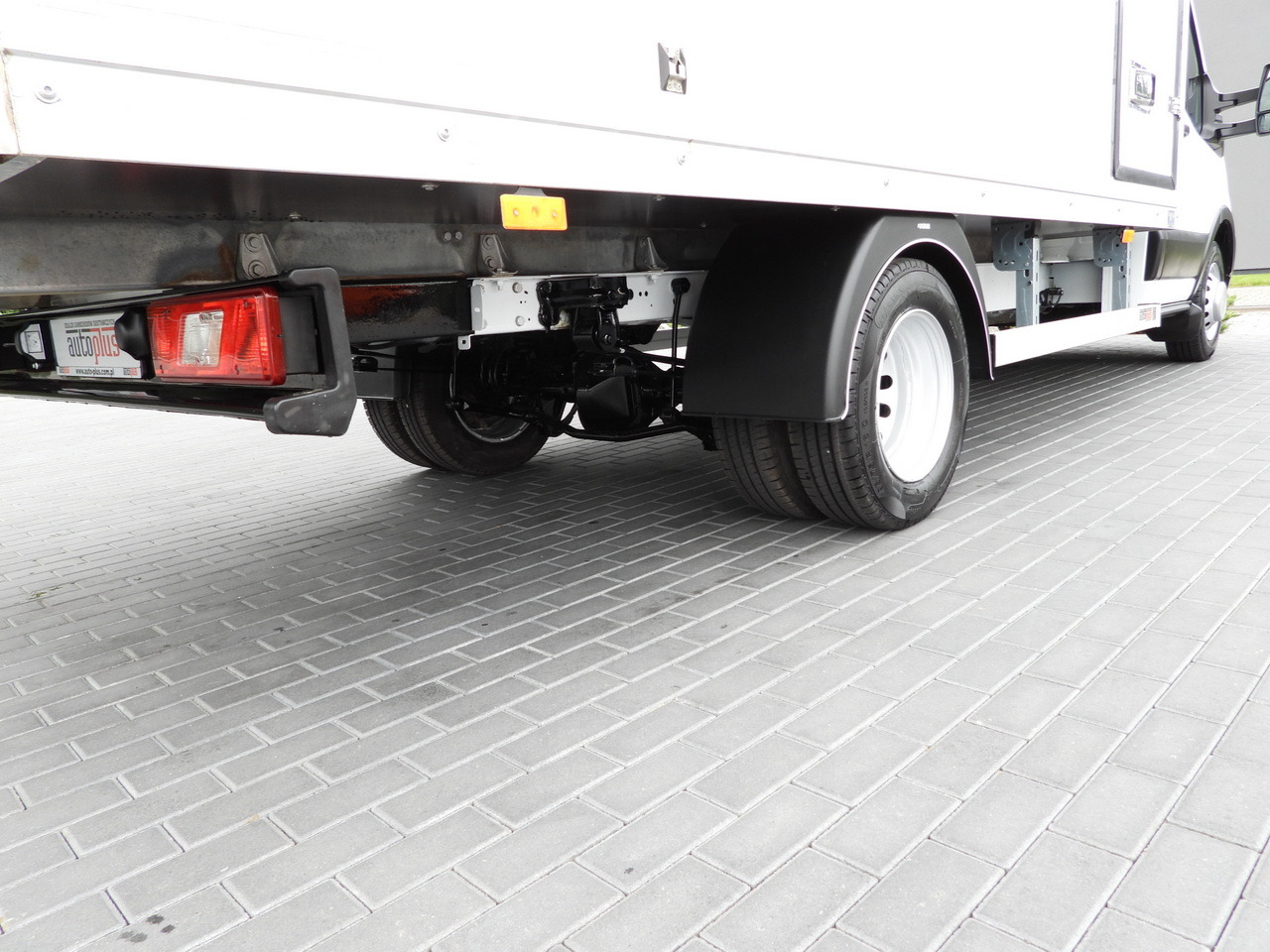 Volymskåp FORD TRANSIT BOX / REFRIGERATOR BOX 5*C / CRUISE CONTROL LED LIGHTS TWIN WHEELS AIR CONDITIONING 130HP: bild 18 Volymskåp FORD TRANSIT BOX / REFRIGERATOR BOX 5*C / CRUISE CONTROL LED LIGHTS TWIN WHEELS AIR CONDITIONING 130HP: bild 18