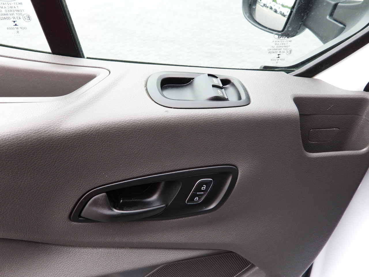 Volymskåp FORD TRANSIT BOX / REFRIGERATOR BOX 5*C / CRUISE CONTROL LED LIGHTS TWIN WHEELS AIR CONDITIONING 130HP: bild 32 Volymskåp FORD TRANSIT BOX / REFRIGERATOR BOX 5*C / CRUISE CONTROL LED LIGHTS TWIN WHEELS AIR CONDITIONING 130HP: bild 32