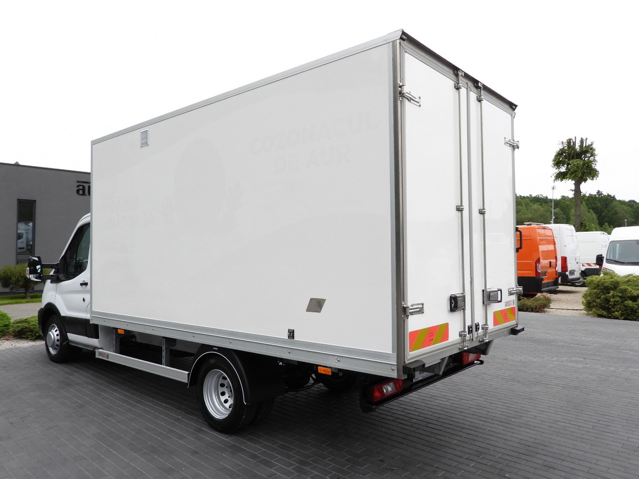 Volymskåp FORD TRANSIT BOX / REFRIGERATOR BOX 5*C / CRUISE CONTROL LED LIGHTS TWIN WHEELS AIR CONDITIONING 130HP: bild 10 Volymskåp FORD TRANSIT BOX / REFRIGERATOR BOX 5*C / CRUISE CONTROL LED LIGHTS TWIN WHEELS AIR CONDITIONING 130HP: bild 10