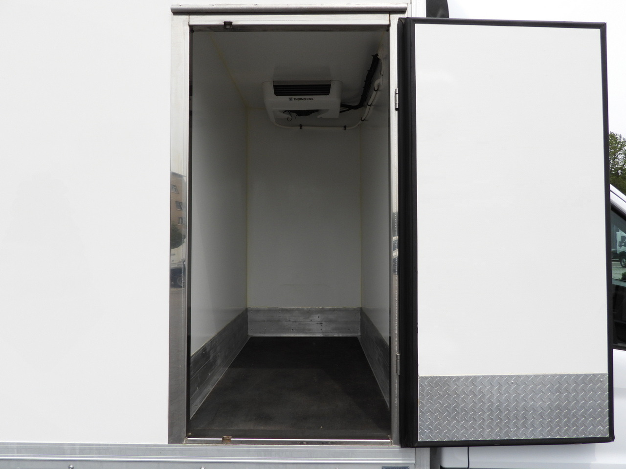 Volymskåp FORD TRANSIT BOX / REFRIGERATOR BOX 5*C / CRUISE CONTROL LED LIGHTS TWIN WHEELS AIR CONDITIONING 130HP: bild 23 Volymskåp FORD TRANSIT BOX / REFRIGERATOR BOX 5*C / CRUISE CONTROL LED LIGHTS TWIN WHEELS AIR CONDITIONING 130HP: bild 23