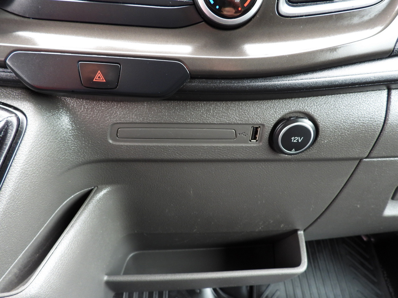 Volymskåp FORD TRANSIT BOX / REFRIGERATOR BOX 5*C / CRUISE CONTROL LED LIGHTS TWIN WHEELS AIR CONDITIONING 130HP: bild 43 Volymskåp FORD TRANSIT BOX / REFRIGERATOR BOX 5*C / CRUISE CONTROL LED LIGHTS TWIN WHEELS AIR CONDITIONING 130HP: bild 43