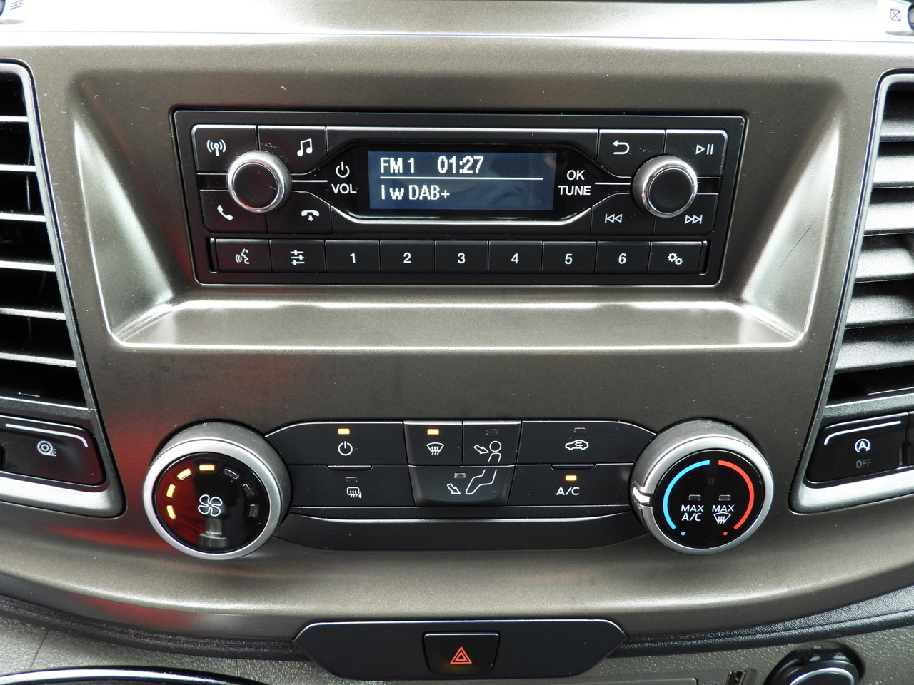 Volymskåp FORD TRANSIT BOX / REFRIGERATOR BOX 5*C / CRUISE CONTROL LED LIGHTS TWIN WHEELS AIR CONDITIONING 130HP: bild 42 Volymskåp FORD TRANSIT BOX / REFRIGERATOR BOX 5*C / CRUISE CONTROL LED LIGHTS TWIN WHEELS AIR CONDITIONING 130HP: bild 42