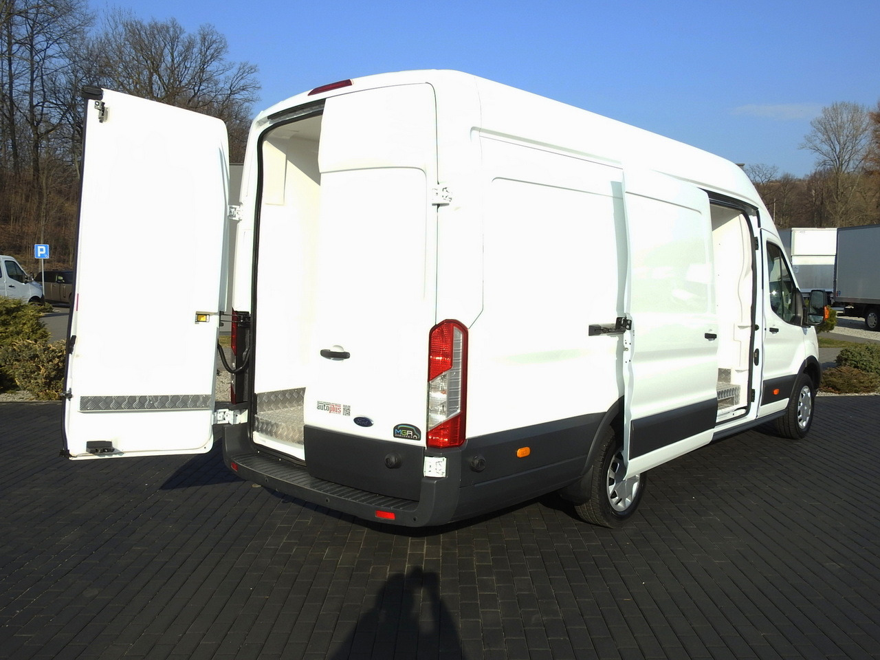 FORD TRANSIT REFRIGERATOR VAN 0°C HEATING FUNCTION CRUISE CONTROL LED LIGHTS AIR CONDITIONING 130HP - Kylbil: bild 3 FORD TRANSIT REFRIGERATOR VAN 0°C HEATING FUNCTION CRUISE CONTROL LED LIGHTS AIR CONDITIONING 130HP - Kylbil: bild 3