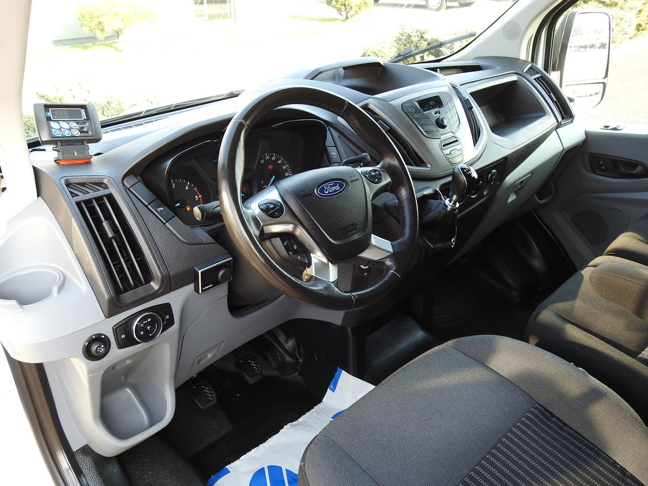 FORD TRANSIT REFRIGERATOR VAN 0°C HEATING FUNCTION CRUISE CONTROL LED LIGHTS AIR CONDITIONING 130HP - Kylbil: bild 2 FORD TRANSIT REFRIGERATOR VAN 0°C HEATING FUNCTION CRUISE CONTROL LED LIGHTS AIR CONDITIONING 130HP - Kylbil: bild 2