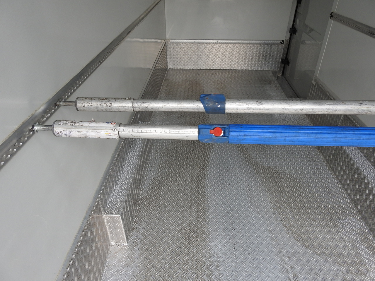 Kylbil FORD TRANSIT REFRIGERATOR VAN 0*C HEATING FUNCTION POWER SUPPLY 230V CRUISE CONTROL NAVIGATION AIR CONDITIONING LED LIGHTS 130HP: bild 29 Kylbil FORD TRANSIT REFRIGERATOR VAN 0*C HEATING FUNCTION POWER SUPPLY 230V CRUISE CONTROL NAVIGATION AIR CONDITIONING LED LIGHTS 130HP: bild 29