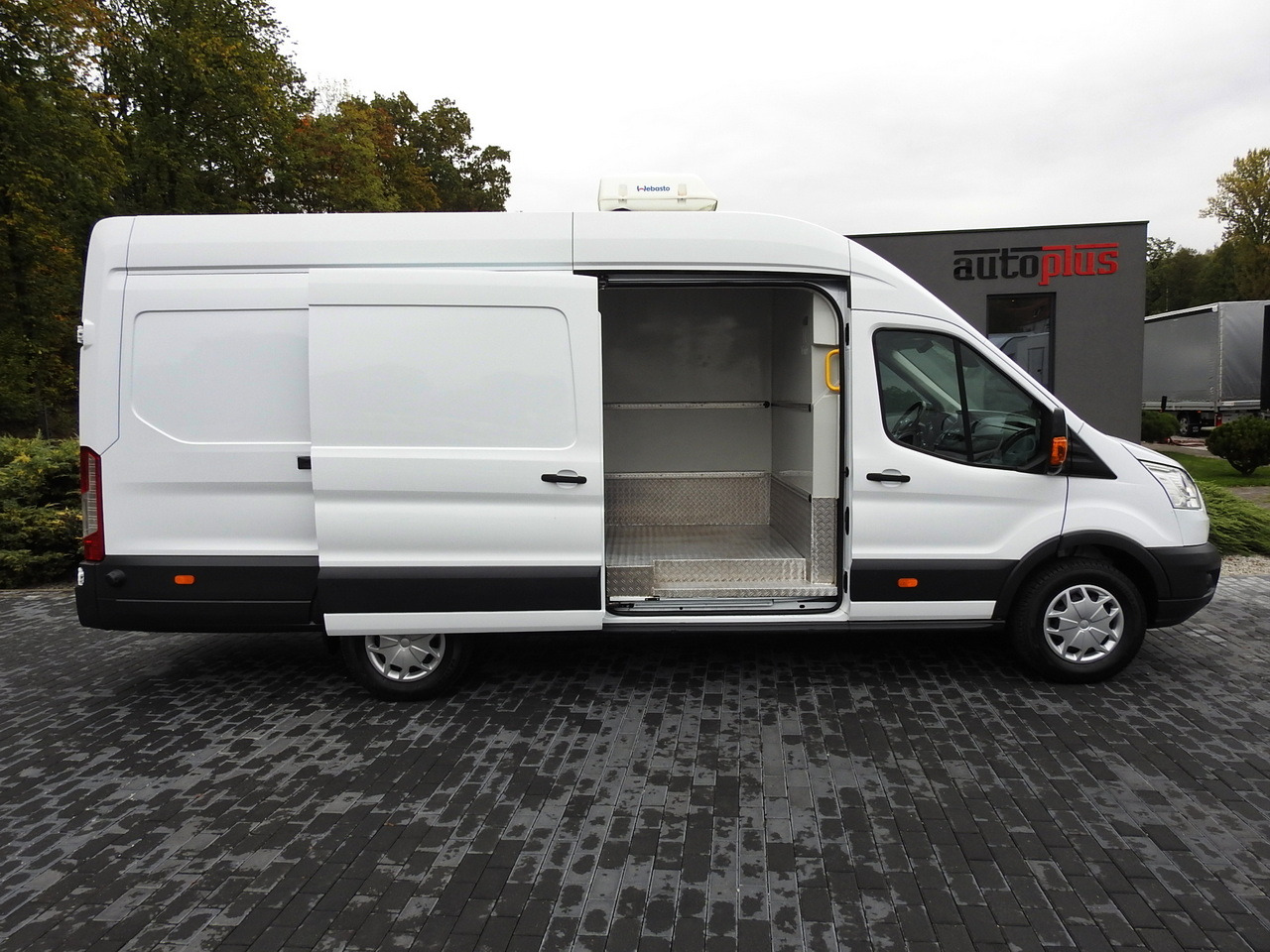 Kylbil FORD TRANSIT REFRIGERATOR VAN 0*C HEATING FUNCTION POWER SUPPLY 230V CRUISE CONTROL NAVIGATION AIR CONDITIONING LED LIGHTS 130HP: bild 8 Kylbil FORD TRANSIT REFRIGERATOR VAN 0*C HEATING FUNCTION POWER SUPPLY 230V CRUISE CONTROL NAVIGATION AIR CONDITIONING LED LIGHTS 130HP: bild 8