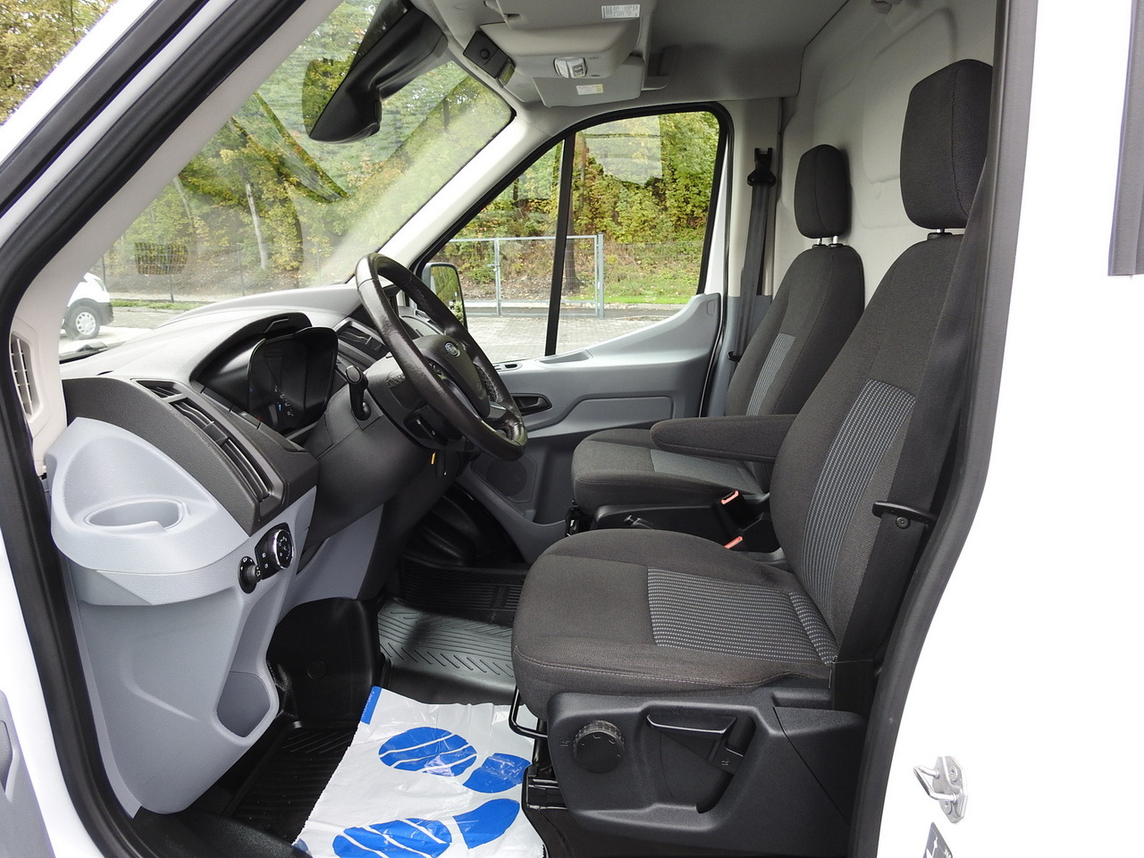 Kylbil FORD TRANSIT REFRIGERATOR VAN 0*C HEATING FUNCTION POWER SUPPLY 230V CRUISE CONTROL NAVIGATION AIR CONDITIONING LED LIGHTS 130HP: bild 36 Kylbil FORD TRANSIT REFRIGERATOR VAN 0*C HEATING FUNCTION POWER SUPPLY 230V CRUISE CONTROL NAVIGATION AIR CONDITIONING LED LIGHTS 130HP: bild 36