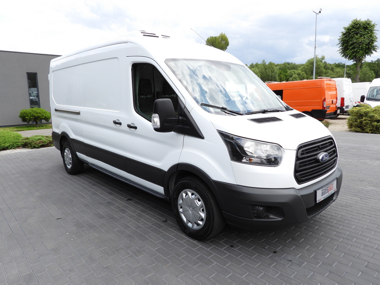 FORD TRANSIT REFRIGERATOR VAN 5*C AIR CONDITIONING 105HP - Kylbil: bild 4 FORD TRANSIT REFRIGERATOR VAN 5*C AIR CONDITIONING 105HP - Kylbil: bild 4