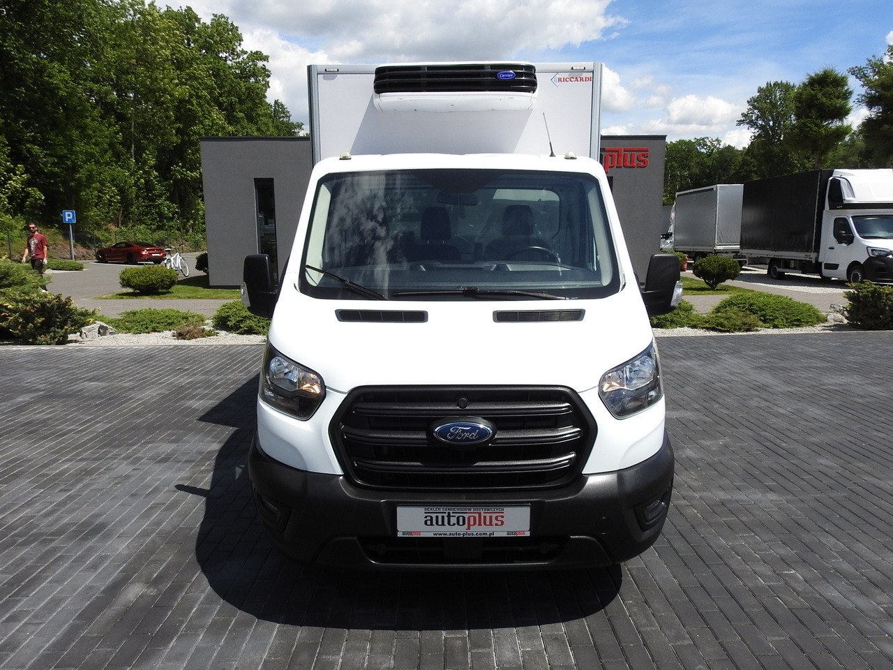 FORD TRANSIT REGRIGERATOR BOX 0*C POWER SUPPLY 230V CRUISE CONTROL AIR CONDITIONING TWIN WHEELS 170HP - Kylbil: bild 5 FORD TRANSIT REGRIGERATOR BOX 0*C POWER SUPPLY 230V CRUISE CONTROL AIR CONDITIONING TWIN WHEELS 170HP - Kylbil: bild 5