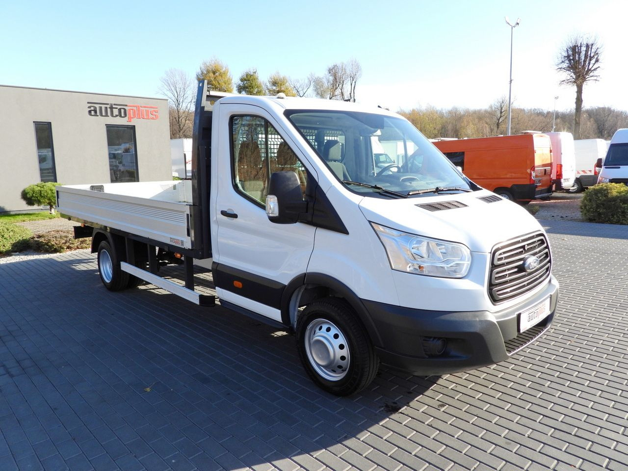 FORD TRANSIT STAKE BODY 8 PALLETS TWIN WHEELS AIR CONDITIONING 155HP - Transportbil med flak: bild 4 FORD TRANSIT STAKE BODY 8 PALLETS TWIN WHEELS AIR CONDITIONING 155HP - Transportbil med flak: bild 4