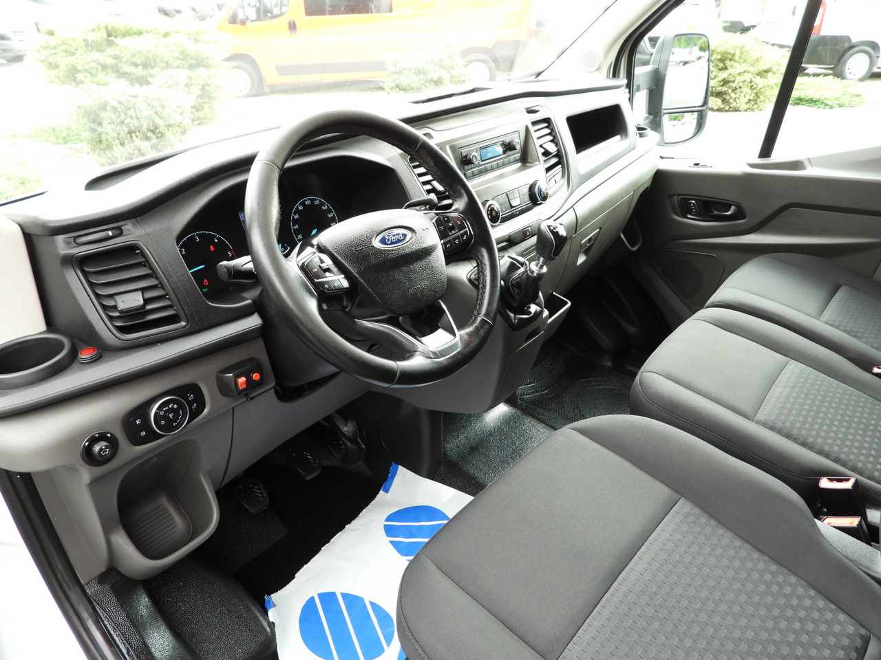 FORD TRANSIT TARPAULIN 8 PALLETS CRUISE CONTROL LED LIGHTS TWIN WHEELS AIR CONDITIONING 130HP - Transportbil med kapell: bild 2 FORD TRANSIT TARPAULIN 8 PALLETS CRUISE CONTROL LED LIGHTS TWIN WHEELS AIR CONDITIONING 130HP - Transportbil med kapell: bild 2