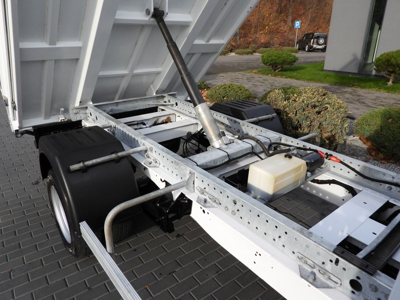 Transportbil med tippflak FORD TRANSIT TIPPER CRUISE CONTROL LED LIGHTS TWIN WHEELS AIR CONDITIONING  130HP: bild 22