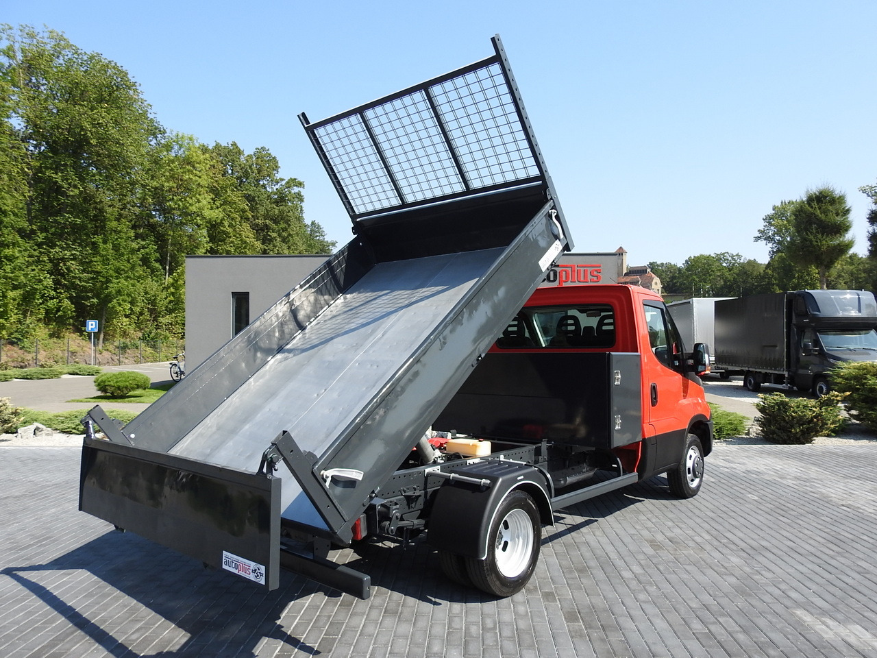 IVECO DAILY 35C13 TIPPER CRUISE CONTROL AIR CONDITIONING TWIN WHEELS 130HP - Transportbil med tippflak: bild 3 IVECO DAILY 35C13 TIPPER CRUISE CONTROL AIR CONDITIONING TWIN WHEELS 130HP - Transportbil med tippflak: bild 3