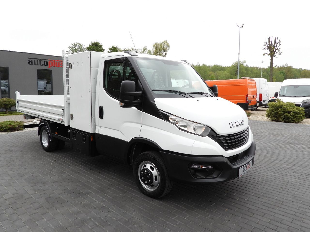 IVECO DAILY 35C14 TIPPER CRUISE CONTROL TWIN WHEELS 140HP - Transportbil med tippflak: bild 4 IVECO DAILY 35C14 TIPPER CRUISE CONTROL TWIN WHEELS 140HP - Transportbil med tippflak: bild 4