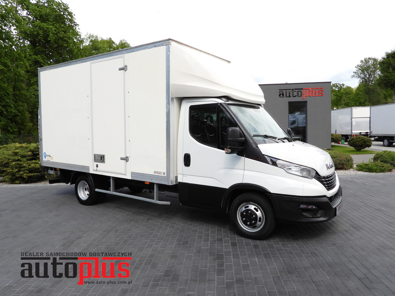 IVECO DAILY 35C16 BOX LIFT 8 PALLETS CRUISE CONTROL TWIN WHEELS AIR CONDITIONING 160HP - Volymskåp: bild 1 IVECO DAILY 35C16 BOX LIFT 8 PALLETS CRUISE CONTROL TWIN WHEELS AIR CONDITIONING 160HP - Volymskåp: bild 1