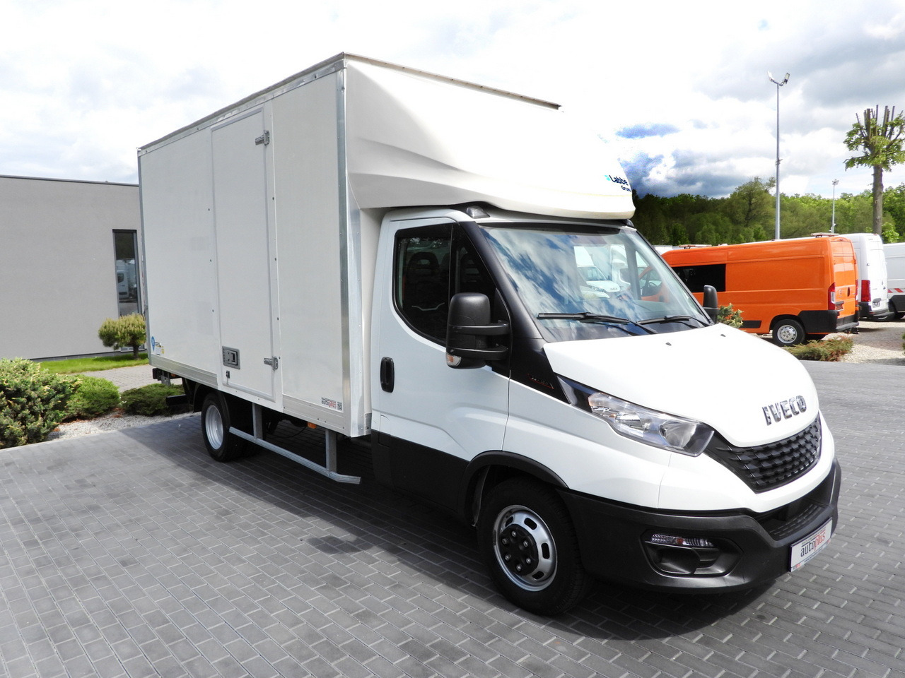IVECO DAILY 35C16 BOX LIFT 8 PALLETS CRUISE CONTROL TWIN WHEELS AIR CONDITIONING 160HP - Volymskåp: bild 4 IVECO DAILY 35C16 BOX LIFT 8 PALLETS CRUISE CONTROL TWIN WHEELS AIR CONDITIONING 160HP - Volymskåp: bild 4