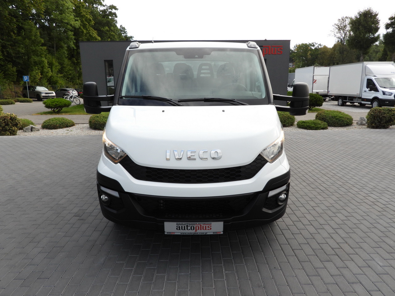 IVECO DAILY 35C17 STAKE BODY DOUBLE CABIN DOKA 7 SEATS CRUISE CONTROL TWIN WHEELS AIR CONDITIONING 170HP - Dubbelhytt transportbil: bild 5 IVECO DAILY 35C17 STAKE BODY DOUBLE CABIN DOKA 7 SEATS CRUISE CONTROL TWIN WHEELS AIR CONDITIONING 170HP - Dubbelhytt transportbil: bild 5