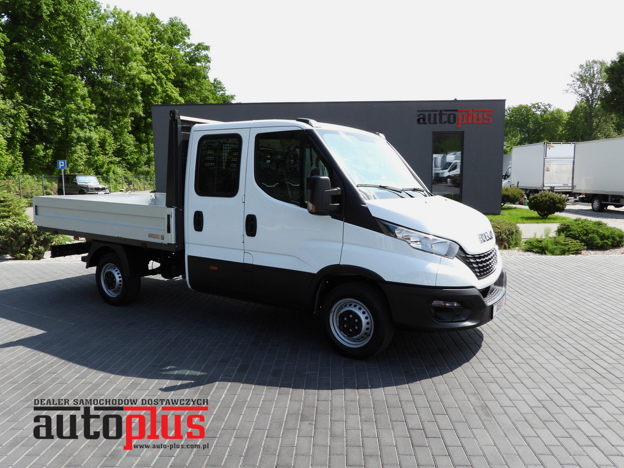 IVECO DAILY 35S12 STAKE BODY DOUBLE CABIN DOKA 7 SEATS AIR CONDITIONING  120HP - Dubbelhytt transportbil: bild 1 IVECO DAILY 35S12 STAKE BODY DOUBLE CABIN DOKA 7 SEATS AIR CONDITIONING  120HP - Dubbelhytt transportbil: bild 1