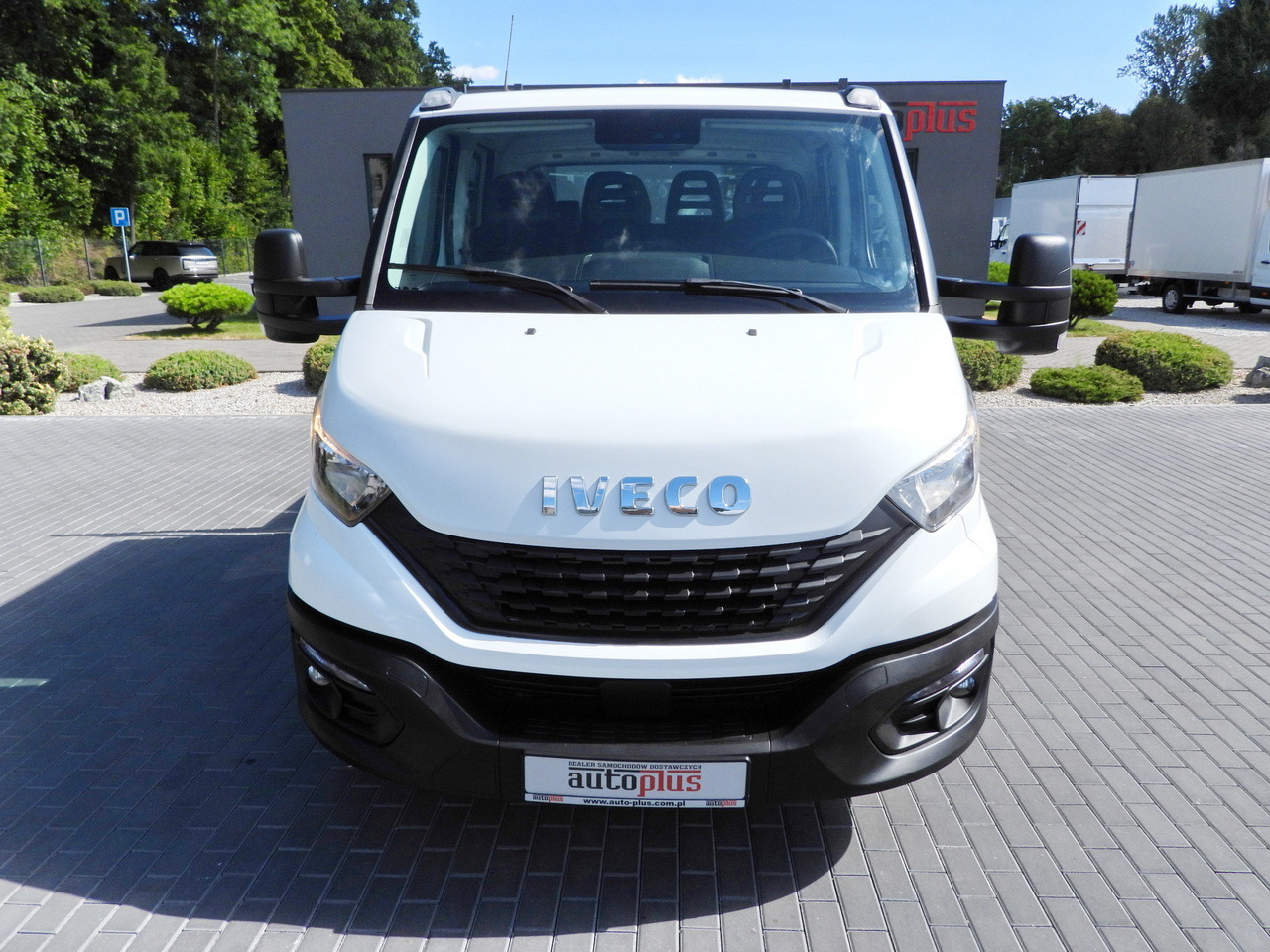 IVECO DAILY 35S14 STAKE BODY DOUBLE CABIN DOKA 7 SEATS CRUISE CONTROL AIR CONDITIONING 135HP - Dubbelhytt transportbil: bild 5 IVECO DAILY 35S14 STAKE BODY DOUBLE CABIN DOKA 7 SEATS CRUISE CONTROL AIR CONDITIONING 135HP - Dubbelhytt transportbil: bild 5