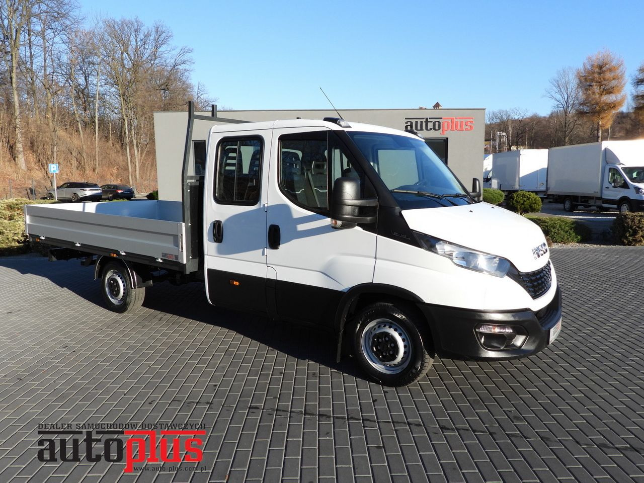 IVECO DAILY 35S14 STAKE BODY DOUBLE CABIN DOKA 7 SEATS CRUISE CONTROL AIR CONDITIONING 140HP - Dubbelhytt transportbil: bild 1 IVECO DAILY 35S14 STAKE BODY DOUBLE CABIN DOKA 7 SEATS CRUISE CONTROL AIR CONDITIONING 140HP - Dubbelhytt transportbil: bild 1