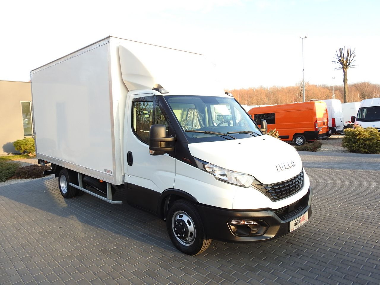 IVECO DAILY 35S16 BOX LIFT 8 PALLETS CRUISE CONTROL AIR CONDITIONING TWIN WHEELS 160HP - Volymskåp: bild 4 IVECO DAILY 35S16 BOX LIFT 8 PALLETS CRUISE CONTROL AIR CONDITIONING TWIN WHEELS 160HP - Volymskåp: bild 4