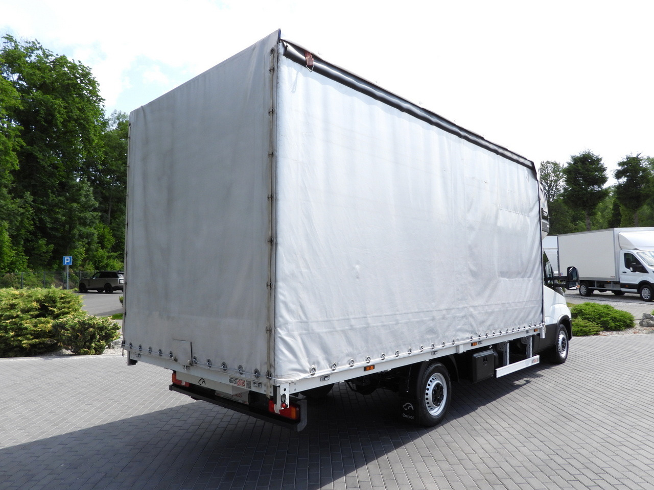 IVECO DAILY 35S18 TARPAULIN 10 PALLETS CRUISE CONTROL LED LIGHTS AIR CONDITIONING  180HP - Transportbil med kapell: bild 3 IVECO DAILY 35S18 TARPAULIN 10 PALLETS CRUISE CONTROL LED LIGHTS AIR CONDITIONING  180HP - Transportbil med kapell: bild 3