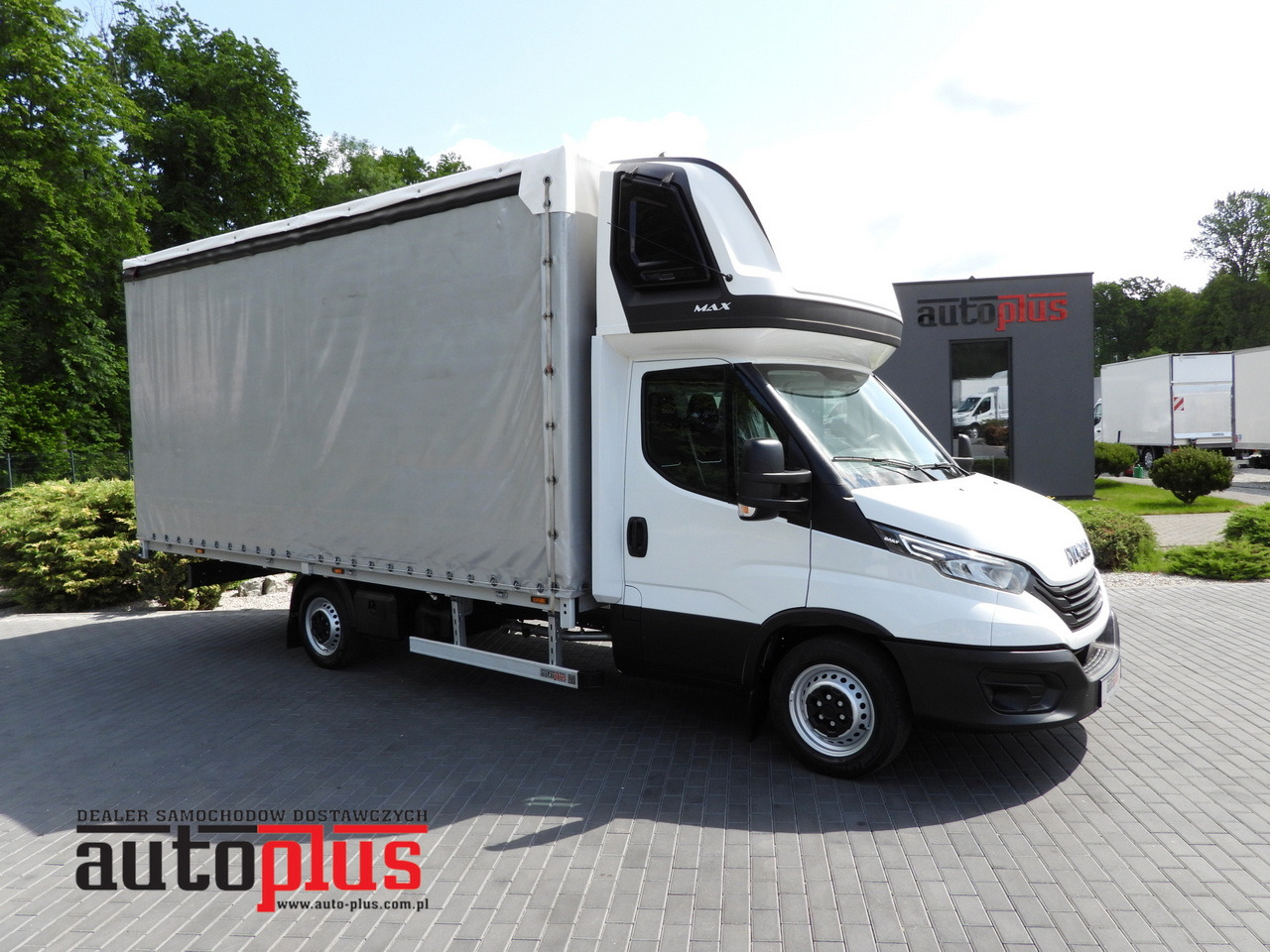 IVECO DAILY 35S18 TARPAULIN 10 PALLETS CRUISE CONTROL LED LIGHTS AIR CONDITIONING  180HP - Transportbil med kapell: bild 1 IVECO DAILY 35S18 TARPAULIN 10 PALLETS CRUISE CONTROL LED LIGHTS AIR CONDITIONING  180HP - Transportbil med kapell: bild 1