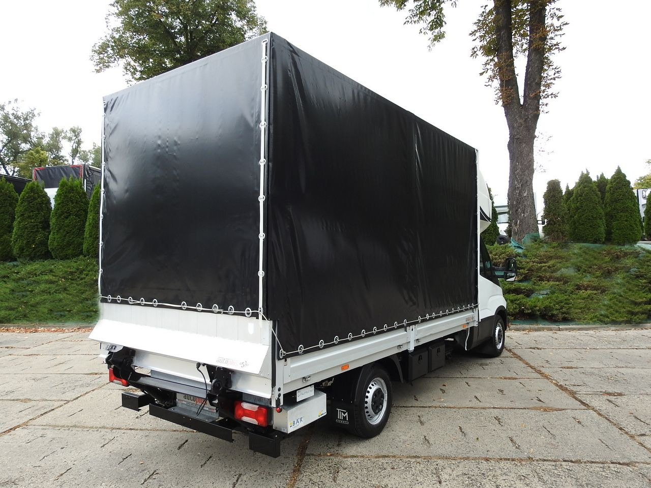 IVECO DAILY 35S18 TARPAULIN LIFT 8 PALLETS CRUISE CONTROL AIR CONDITIONING  180HP - Transportbil med kapell: bild 3 IVECO DAILY 35S18 TARPAULIN LIFT 8 PALLETS CRUISE CONTROL AIR CONDITIONING  180HP - Transportbil med kapell: bild 3