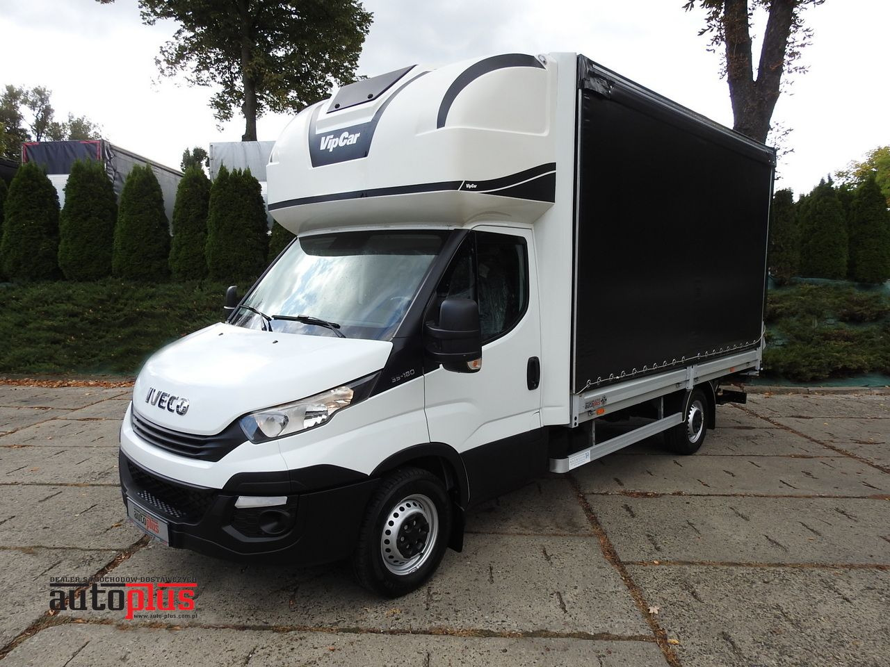 IVECO DAILY 35S18 TARPAULIN LIFT 8 PALLETS CRUISE CONTROL AIR CONDITIONING  180HP - Transportbil med kapell: bild 1 IVECO DAILY 35S18 TARPAULIN LIFT 8 PALLETS CRUISE CONTROL AIR CONDITIONING  180HP - Transportbil med kapell: bild 1
