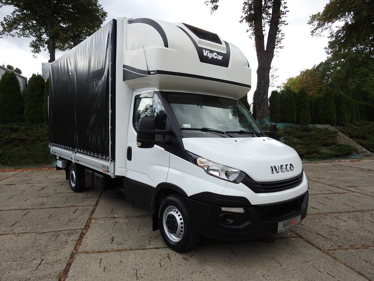IVECO DAILY 35S18 TARPAULIN LIFT 8 PALLETS CRUISE CONTROL AIR CONDITIONING  180HP - Transportbil med kapell: bild 4 IVECO DAILY 35S18 TARPAULIN LIFT 8 PALLETS CRUISE CONTROL AIR CONDITIONING  180HP - Transportbil med kapell: bild 4