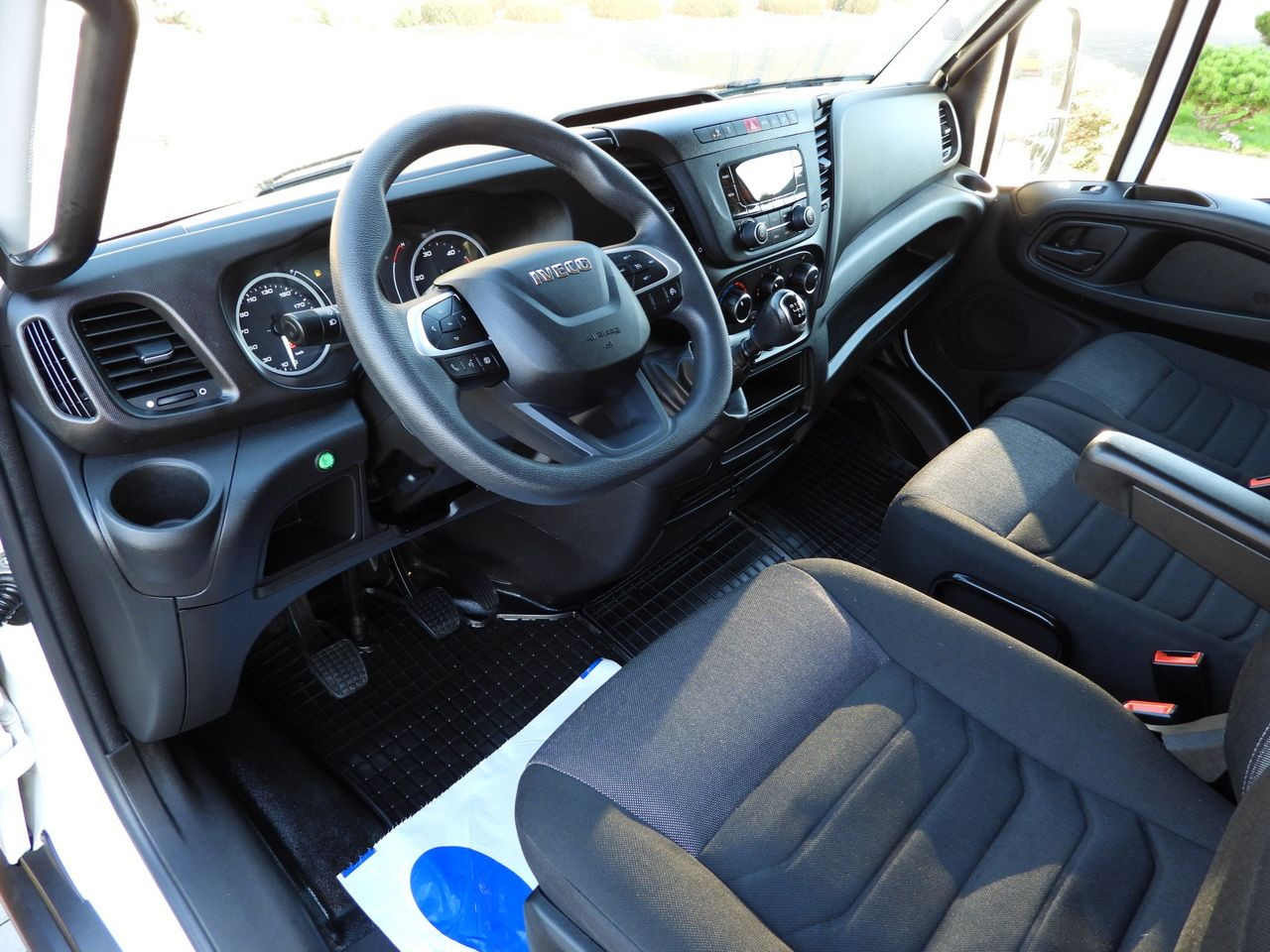 IVECO DAILY 50C16 TARPAULIN 10 PALLETS CRUISE CONTROL TWIN WHEELS AIR CONDITIONING 160HP - Transportbil med kapell: bild 2 IVECO DAILY 50C16 TARPAULIN 10 PALLETS CRUISE CONTROL TWIN WHEELS AIR CONDITIONING 160HP - Transportbil med kapell: bild 2