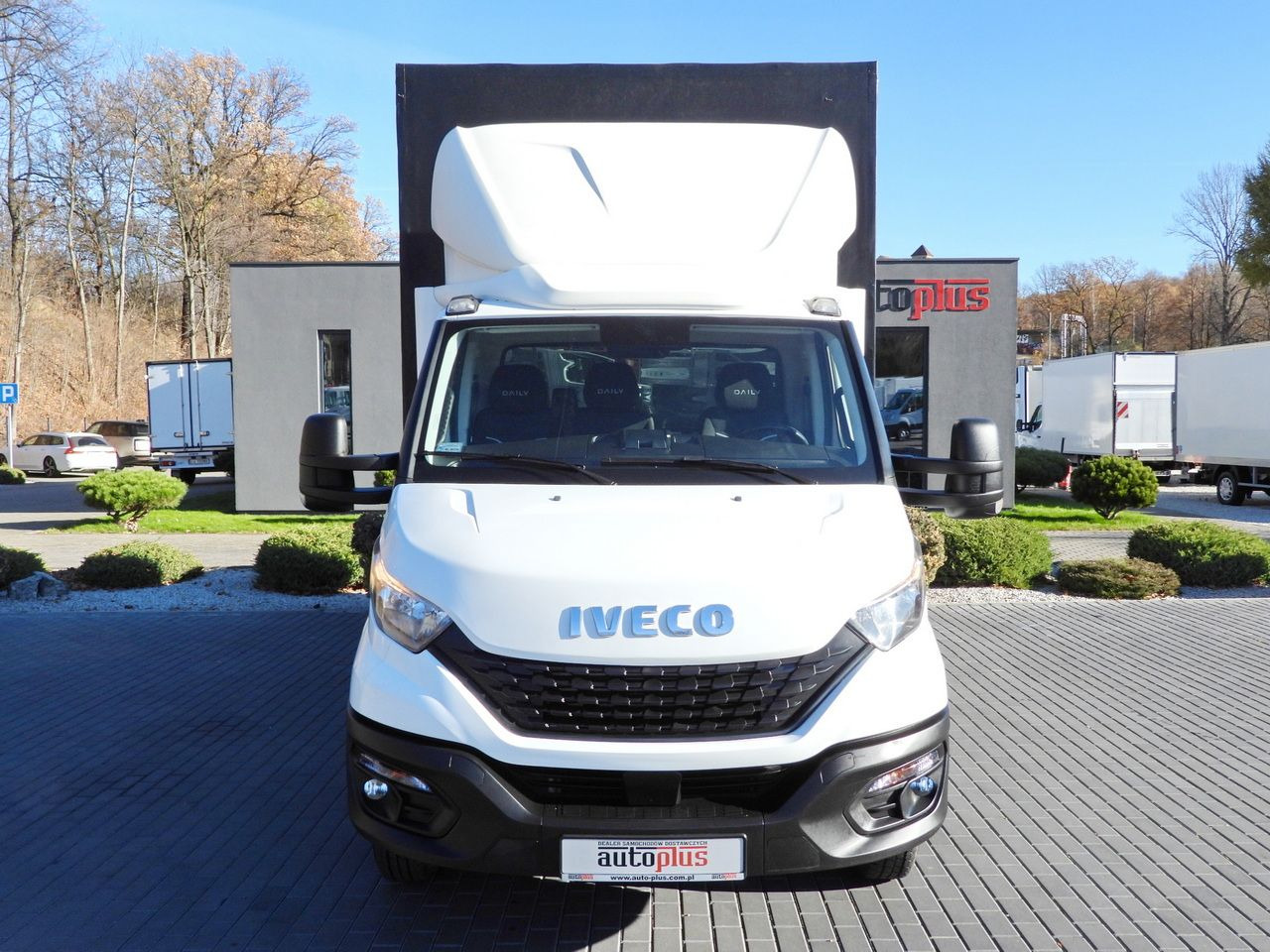 IVECO DAILY 50C17 TARPAULIN 10 PALLETS CRUISE CONTROL TWIN WHEELS AIR CONDITIONING 180HP - Transportbil med kapell: bild 5 IVECO DAILY 50C17 TARPAULIN 10 PALLETS CRUISE CONTROL TWIN WHEELS AIR CONDITIONING 180HP - Transportbil med kapell: bild 5