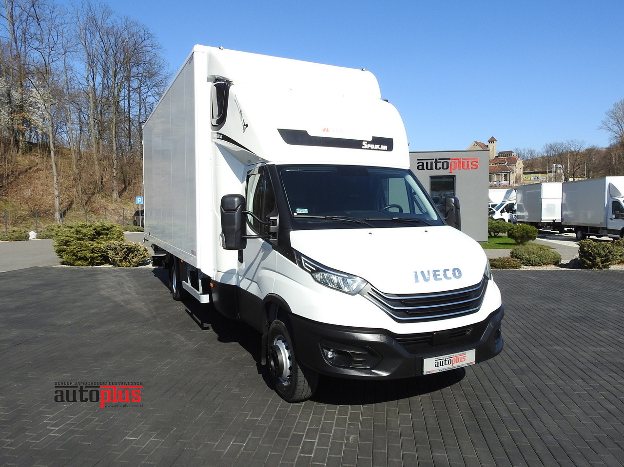 IVECO DAILY 70C18 BOX LIFT 14 PALLETS WEBASTO CRUISE CONTROL NAVIGATION LED LIGHTS TWIN WHEELS AIR CONDITIONING 180HP - Volymskåp: bild 1 IVECO DAILY 70C18 BOX LIFT 14 PALLETS WEBASTO CRUISE CONTROL NAVIGATION LED LIGHTS TWIN WHEELS AIR CONDITIONING 180HP - Volymskåp: bild 1