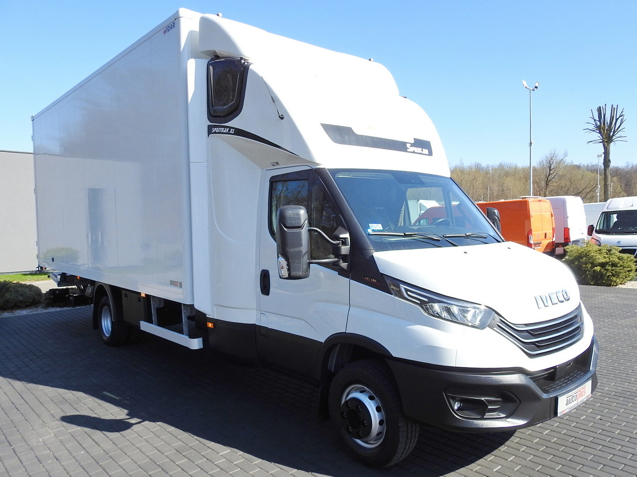 IVECO DAILY 70C18 BOX LIFT 14 PALLETS WEBASTO CRUISE CONTROL NAVIGATION LED LIGHTS TWIN WHEELS AIR CONDITIONING 180HP - Volymskåp: bild 4 IVECO DAILY 70C18 BOX LIFT 14 PALLETS WEBASTO CRUISE CONTROL NAVIGATION LED LIGHTS TWIN WHEELS AIR CONDITIONING 180HP - Volymskåp: bild 4