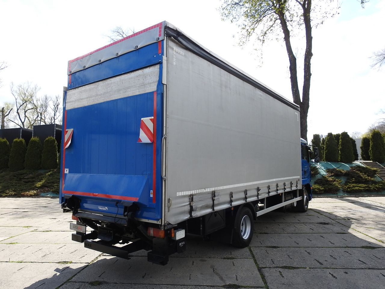 MAN TGM 15.290 TARPAULIN LIFT 18 PALLETS CRUISE CONTROL TWIN WHEELS AIR CONDITIONING 290HP - Kapellbil: bild 3 MAN TGM 15.290 TARPAULIN LIFT 18 PALLETS CRUISE CONTROL TWIN WHEELS AIR CONDITIONING 290HP - Kapellbil: bild 3