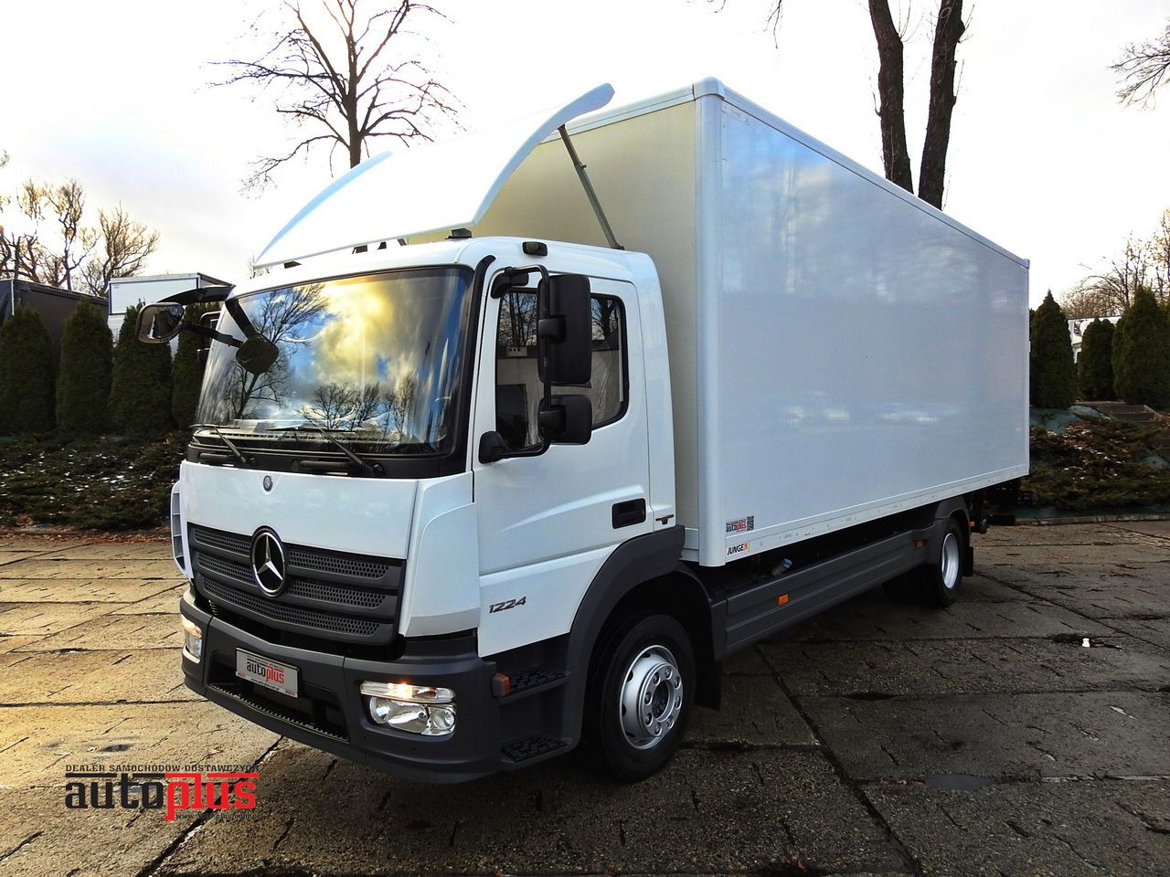 MERCEDES ATEGO 12.24 BOX LIFT 18 PALLETS CRUISE CONTROL AUTOMATIC TRANSMISSION TWIN WHEELS AIR CONDITIONING 240HP - Volymskåp: bild 1 MERCEDES ATEGO 12.24 BOX LIFT 18 PALLETS CRUISE CONTROL AUTOMATIC TRANSMISSION TWIN WHEELS AIR CONDITIONING 240HP - Volymskåp: bild 1