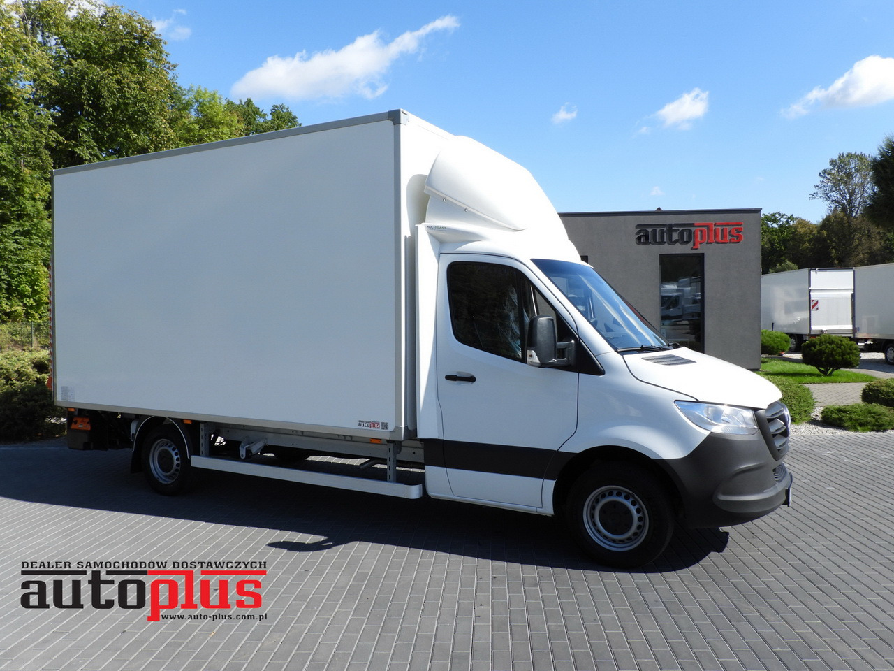 MERCEDES SPRINTER 315 BOX LIFT 8 PALLETS AIR CONDITIONING  150HP - Kylbil: bild 1 MERCEDES SPRINTER 315 BOX LIFT 8 PALLETS AIR CONDITIONING  150HP - Kylbil: bild 1