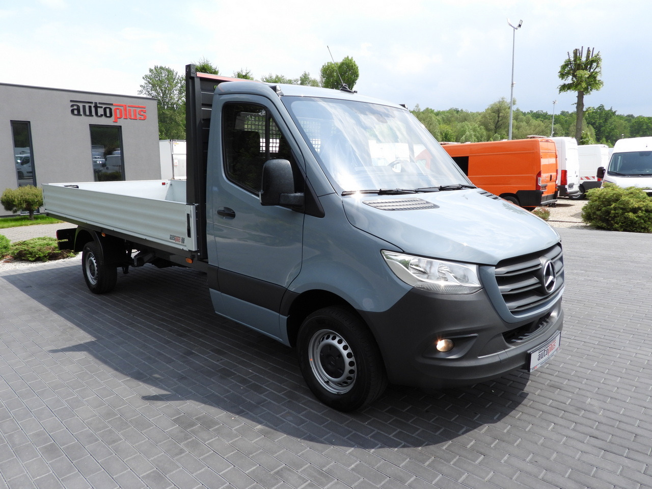 MERCEDES SPRINTER 315 STAKE BODY 8 PALLETS CRUISE CONTROL AIR CONDITIONING 150HP - Transportbil med flak: bild 4 MERCEDES SPRINTER 315 STAKE BODY 8 PALLETS CRUISE CONTROL AIR CONDITIONING 150HP - Transportbil med flak: bild 4