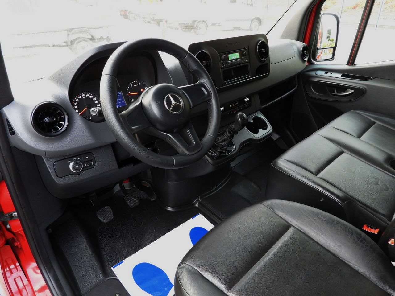 MERCEDES SPRINTER 316 STAKE BODY DOUBLE CABIN DOKA 7 SEATS AIR CONDITIONING 160HP - Dubbelhytt transportbil: bild 2 MERCEDES SPRINTER 316 STAKE BODY DOUBLE CABIN DOKA 7 SEATS AIR CONDITIONING 160HP - Dubbelhytt transportbil: bild 2
