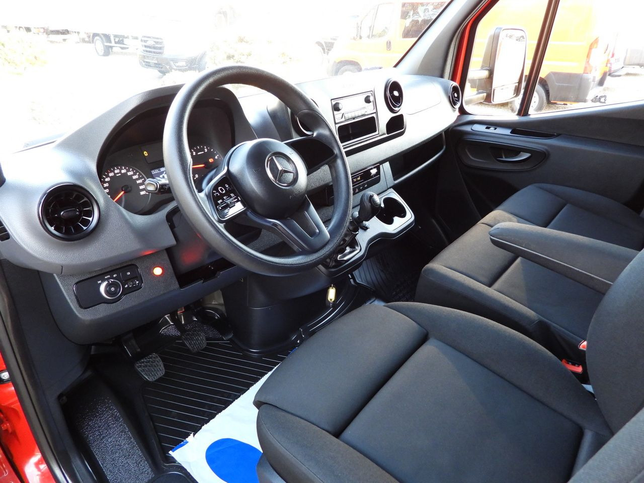 MERCEDES SPRINTER 316 TARPAULIN LIFT 8 PALLETS WEBASTO CRUISE CONTROL AIR CONDITIONING  160HP - Transportbil med kapell: bild 2 MERCEDES SPRINTER 316 TARPAULIN LIFT 8 PALLETS WEBASTO CRUISE CONTROL AIR CONDITIONING  160HP - Transportbil med kapell: bild 2