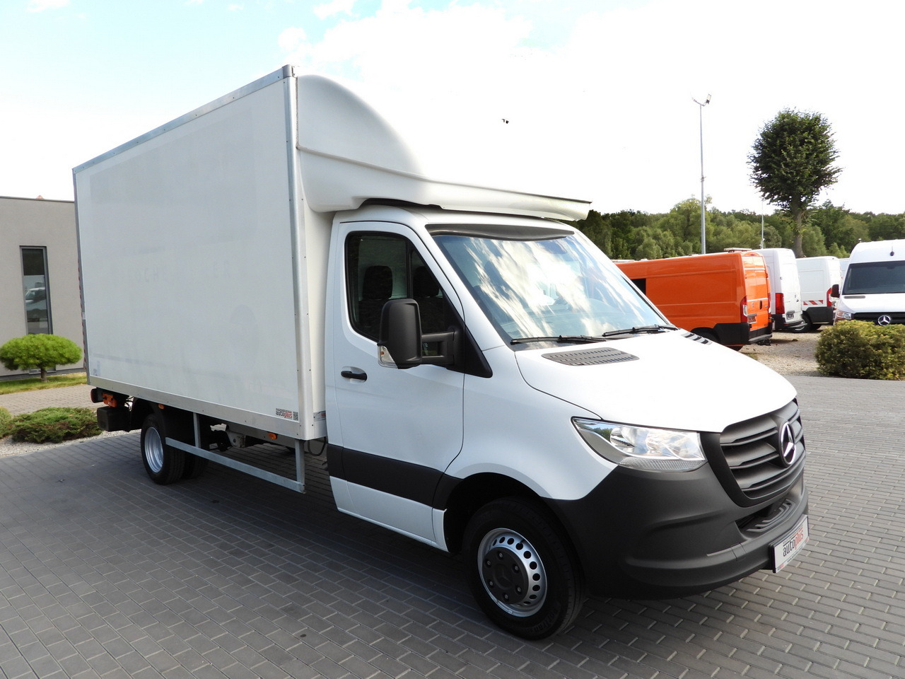 MERCEDES SPRINTER 514 BOX LIFT 8 PALLETS CRUISE CONTROL TWIN WHEELS AIR CONDITIONING 140HP - Volymskåp: bild 4 MERCEDES SPRINTER 514 BOX LIFT 8 PALLETS CRUISE CONTROL TWIN WHEELS AIR CONDITIONING 140HP - Volymskåp: bild 4