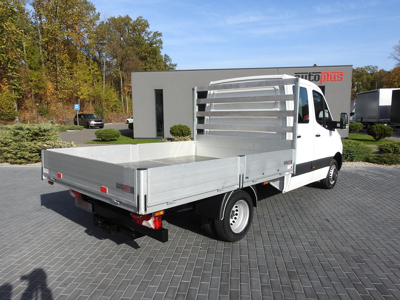 MERCEDES SPRINTER 516 STAKE BODY DOUBLE CABIN DOKA 6 SEATS CRUISE CONTROL AIR CONDITIONING TWIN WHEELS 160HP - Dubbelhytt transportbil: bild 3 MERCEDES SPRINTER 516 STAKE BODY DOUBLE CABIN DOKA 6 SEATS CRUISE CONTROL AIR CONDITIONING TWIN WHEELS 160HP - Dubbelhytt transportbil: bild 3